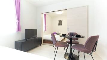 Apartemen (201) | Meja kerja, tirai kedap cahaya, dan Wi-Fi gratis