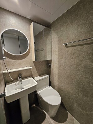 Standard-Einzelzimmer, Stadtblick | Badezimmer