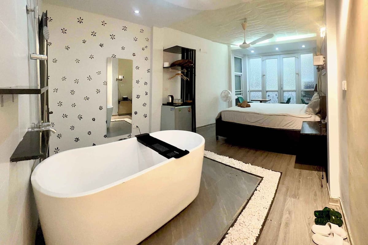 Phòng đôi Deluxe, không hút thuốc, phòng tắm riêng | Bàn, bàn ủi/dụng cụ ủi quần áo, truy cập Internet không dây miễn phí 
