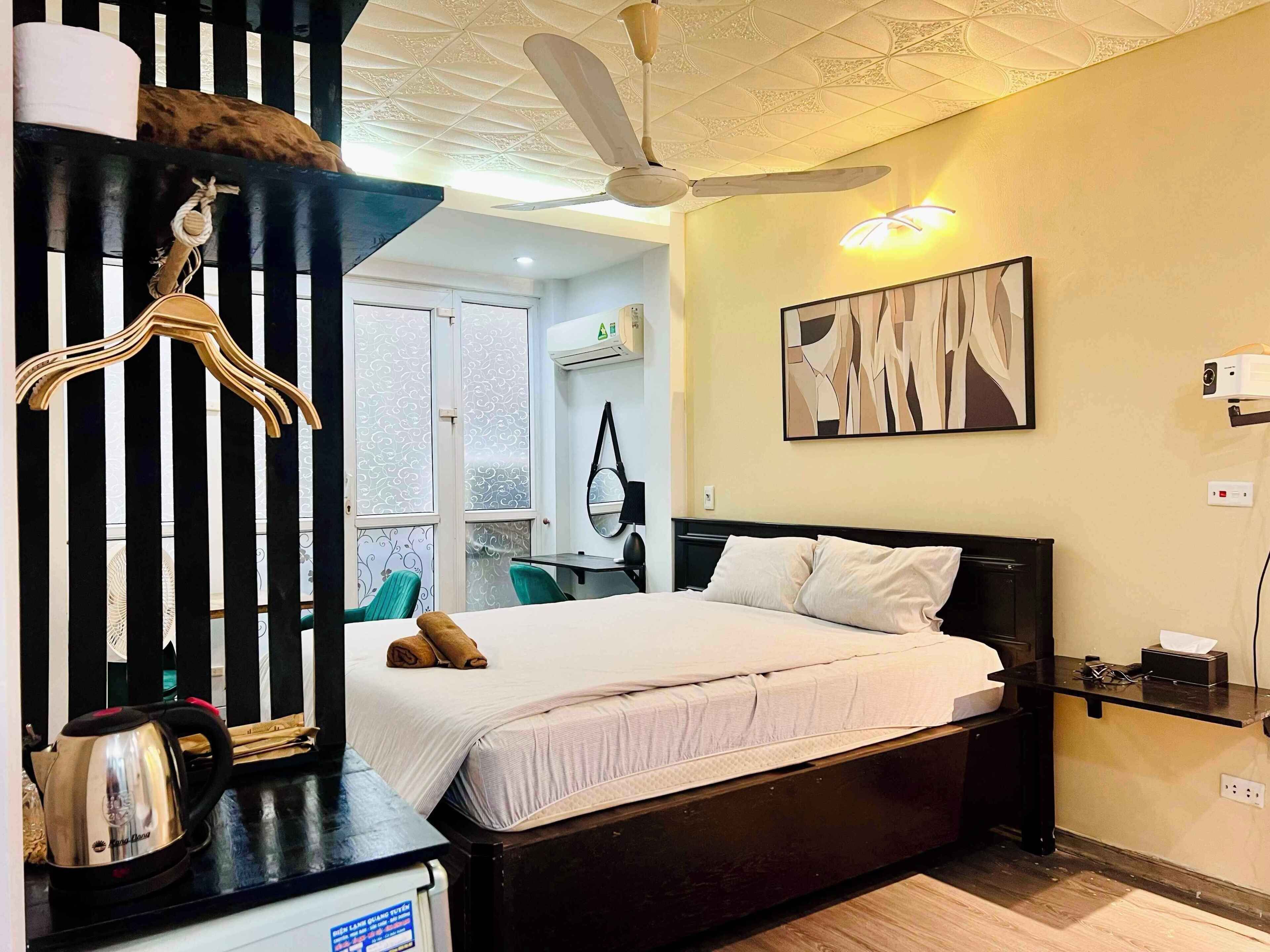 Habitación doble Deluxe, para no fumadores, baño privado | Escritorio, tabla de planchar con plancha y wifi gratis 