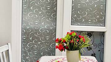 Family Quadruple Room, Non Smoking, Balcony | Dining