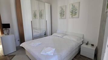 Klassieke studio, balkon | Een strijkplank/strijkijzer, gratis wifi