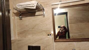 Double Room, City View | Bathroom