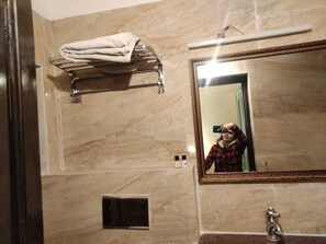 Double Room, City View | Bathroom | Free toiletries, towels, soap, shampoo - Moti Mahal Muroli (Udaipur)