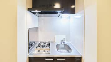 ダブルルーム | 専用キッチン | 大型冷蔵庫、電子レンジ、コンロ、調理器具と食器