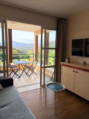 Living area - CAP ESTEREL Studio (Saint-Raphaël)
