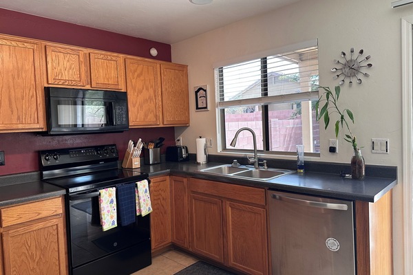 Coffee/tea maker, fridge, microwave, oven