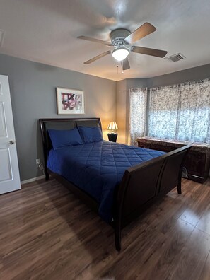 3 bedrooms, desk, iron/ironing board, free WiFi