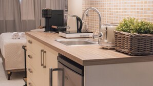 A modern kitchen with a microwave, toaster, and coffee maker. - Eden suite | Downtown Athens (Athina)
