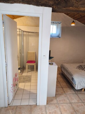 Room - Vrbo Property (Chauvé)