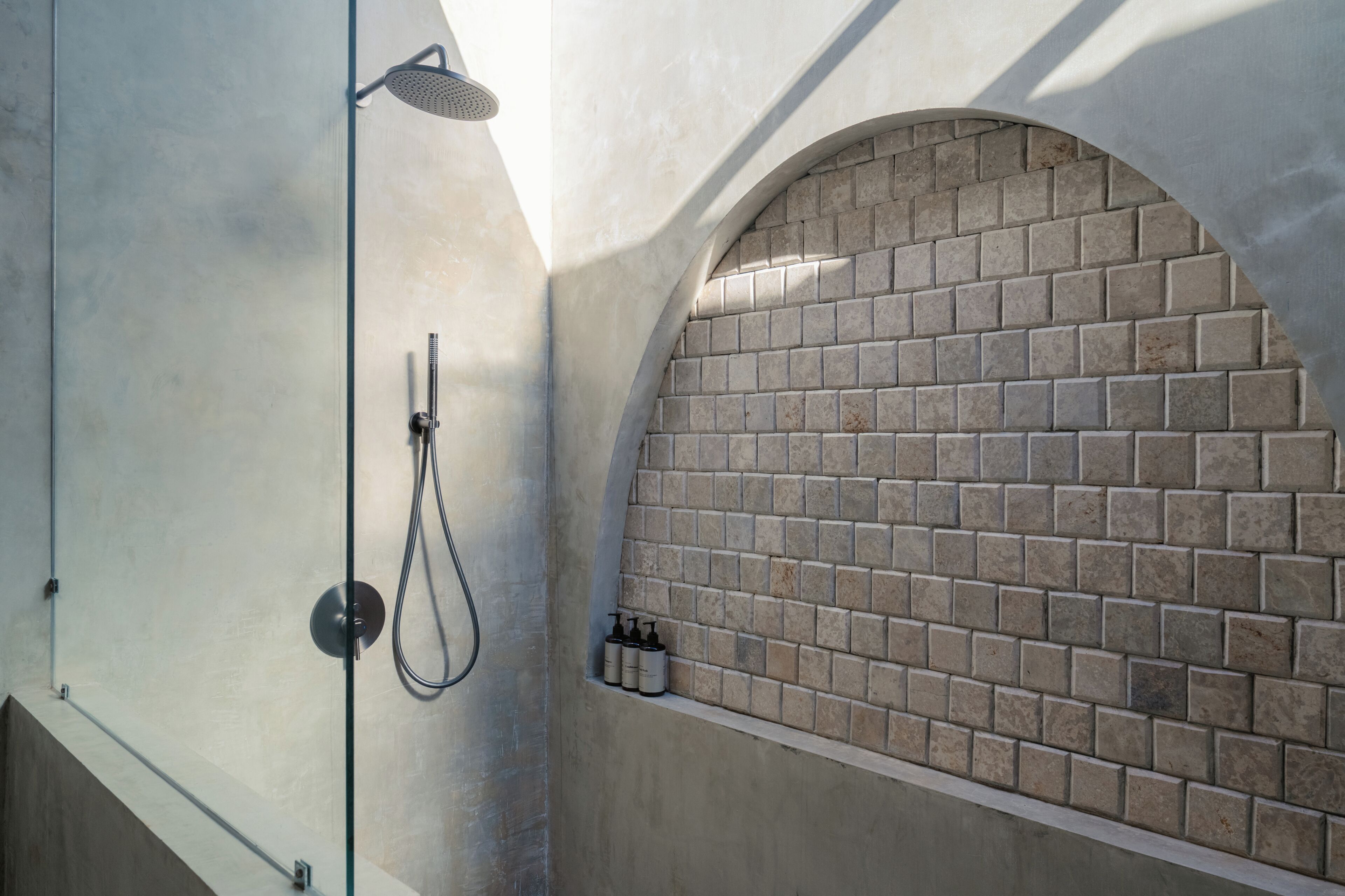 Deluxe Double Room | Bathroom | Shower, hair dryer, towels, soap