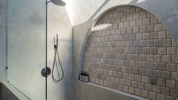 Deluxe Double Room | Bathroom | Shower, hair dryer, towels, soap