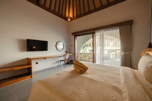A hotel room with a bed, a TV, a desk, a chair, and a balcony with a view. - Casa Nova (Pecatu)