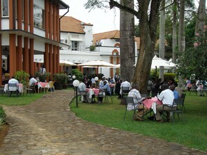 Outdoor dining - Lake Victoria Granada Hotel (Entebbe)