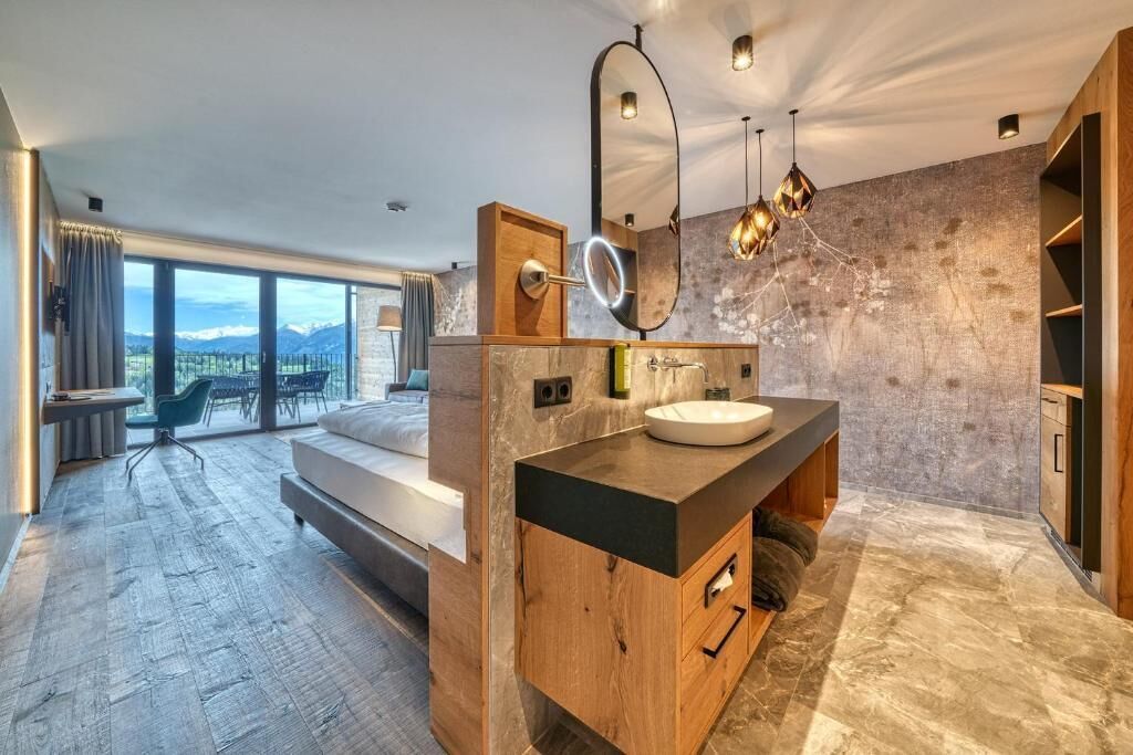 Deluxe-Suite, Bergblick | Zimmersafe, Schreibtisch, Verdunkelungsvorhänge, schallisolierte Zimmer
