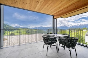 Luxury Suite, Mountain View | Dining