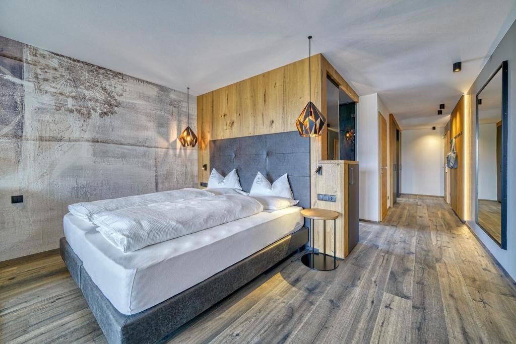 Deluxe-Suite, Bergblick | Zimmersafe, Schreibtisch, Verdunkelungsvorhänge, schallisolierte Zimmer