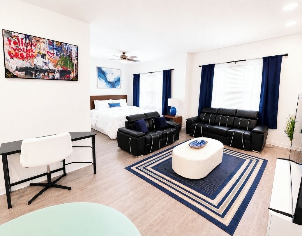 Desk, iron/ironing board, WiFi (free)