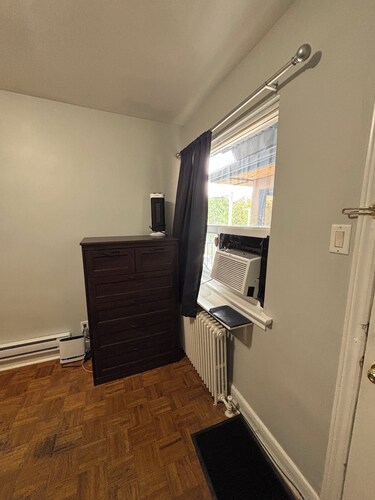 Cozy 2 Bed 1 Bath Duplex Entire Apartment Unit in East York