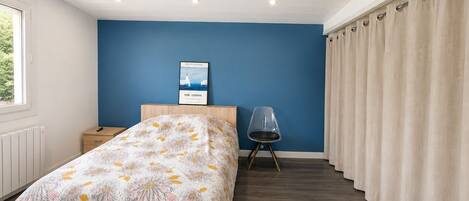 1 chambre, fer et planche à repasser, literie fournie