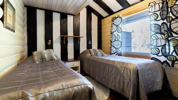 Apartment, Multiple Beds, Sauna, Slope side | Blackout curtains, iron/ironing board, bed sheets