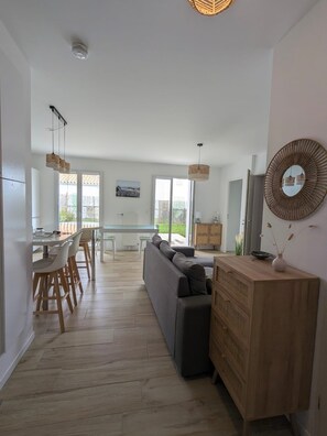 Living area - Vrbo Property (Saint-Georges-d'Oléron)