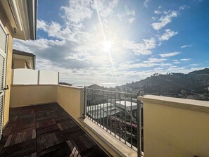 A balcony with a view of a town and a clear sky. - Apartment Ariel by Interhome (San Lorenzo al Mare)