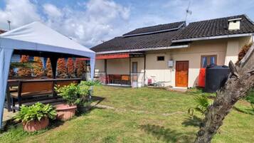 Villa, veranda | Buiten dineren