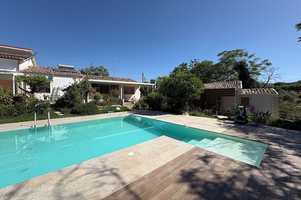 Autumn, Balcony / Terrace / Patio, Garden, Pool, Spring, Summer