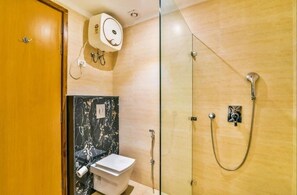 Slippers, towels, soap, shampoo - Hotel Salt and Rove Near Delhi Airport (New Delhi)