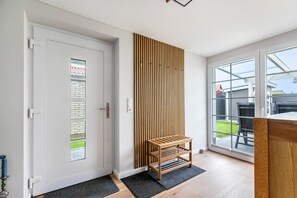 Interior - Holiday Home 'Lütte Auszeit' with Private Terrace, Private Garden and Wi-Fi (Hennstedt)