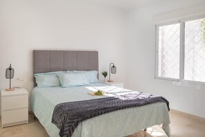 Iron/ironing board, travel cot, Internet, bed sheets - Villa Guadalmina Golf with a private pool (Marbella)