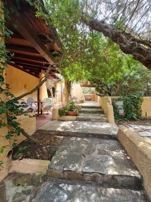 House, 1 Queen Bed with Sofa bed, Air conditioning, Park View | Property grounds