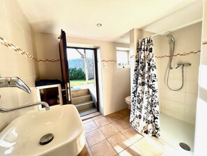 Bathroom - Vrbo Property (Spiegelau)
