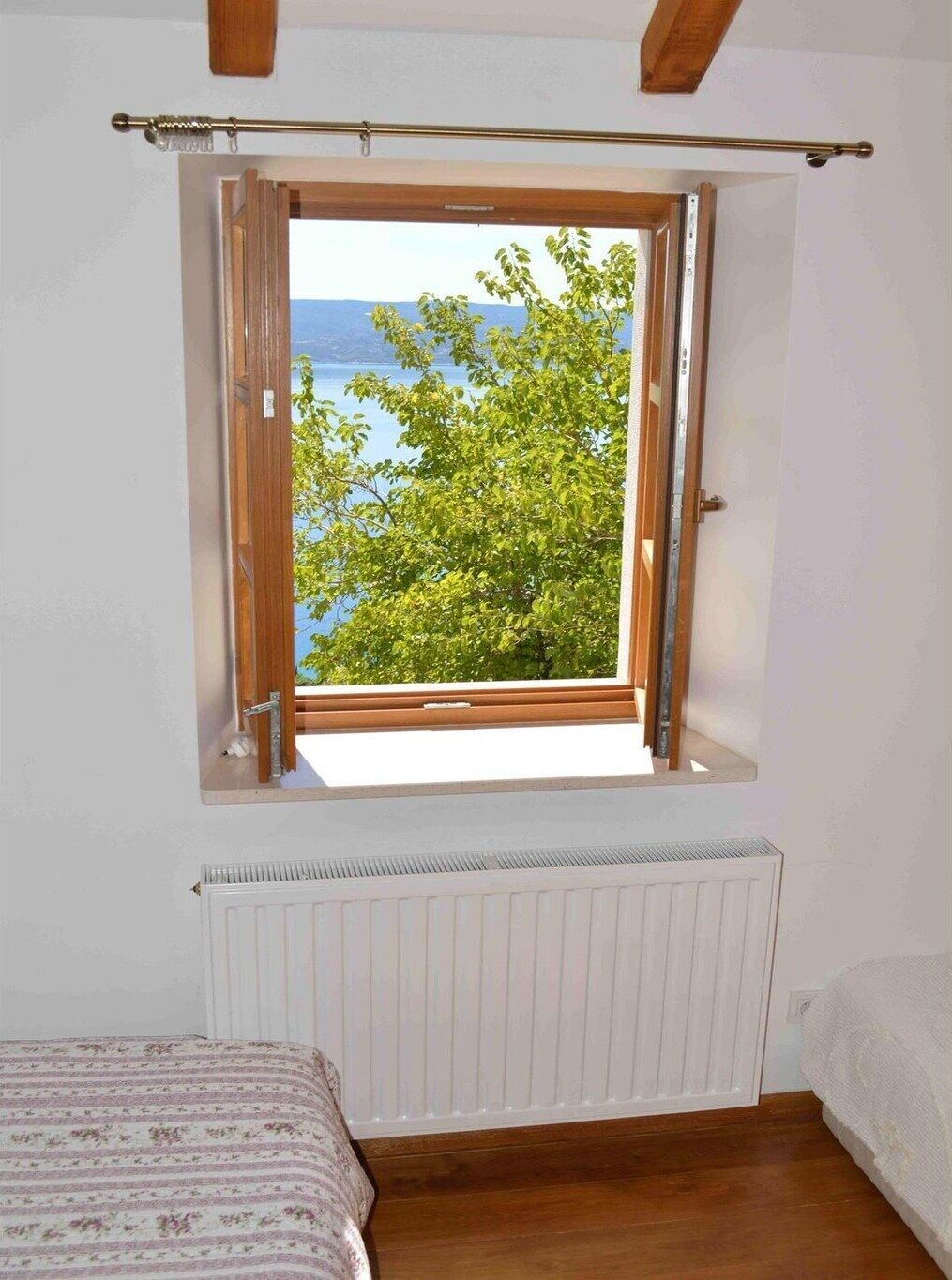 2 bedrooms, iron/ironing board, free WiFi