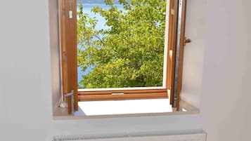 2 bedrooms, iron/ironing board, free WiFi