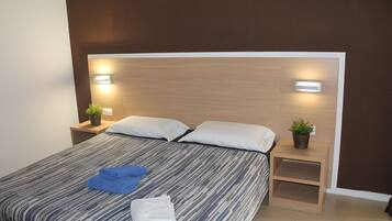Iron/ironing board, internet, bed sheets