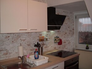 Coffee/tea maker, fridge, microwave, oven - Maria Apartment 2 – Stay in the Heart of Wernigerode (Wernigerode)