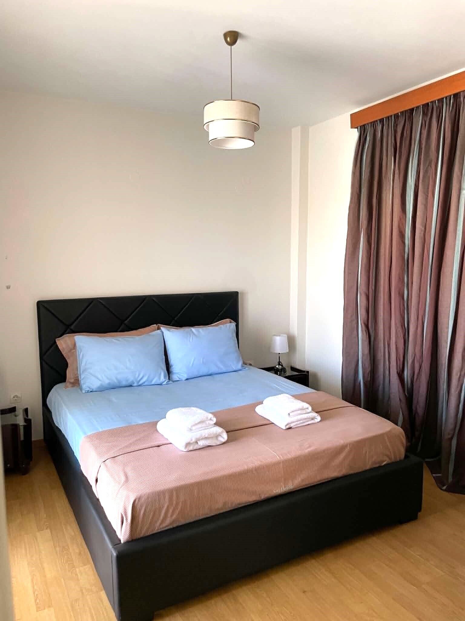 5 bedrooms, iron/ironing board, WiFi (free), bed sheets