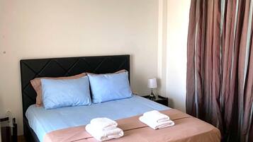 5 bedrooms, iron/ironing board, WiFi (free), bed sheets