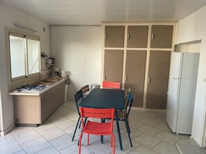 Private kitchen - Vrbo Property (Saint-Georges-d'Oléron)