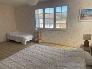 Room - Vrbo Property (Saint-Georges-d'Oléron)