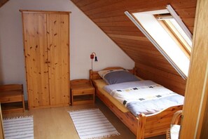 3 bedrooms, travel cot, free WiFi, bed sheets - Holiday home with 2 bedrooms (Großefehn)