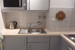 Coffee/tea maker, fridge, microwave, stovetop - Kreyenschulte apartment (Borkum)
