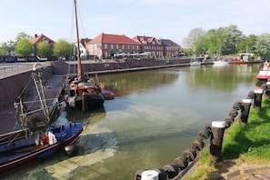 Marina - Holiday home in Hooksiel with swimming pool (Hooksiel)