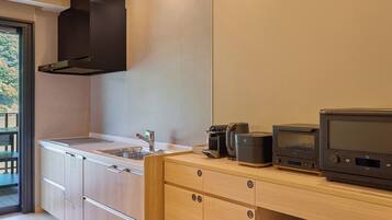 Fridge, microwave, stovetop, cookware/dishes/utensils