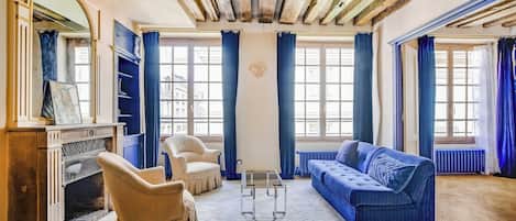 Caminetto, studio