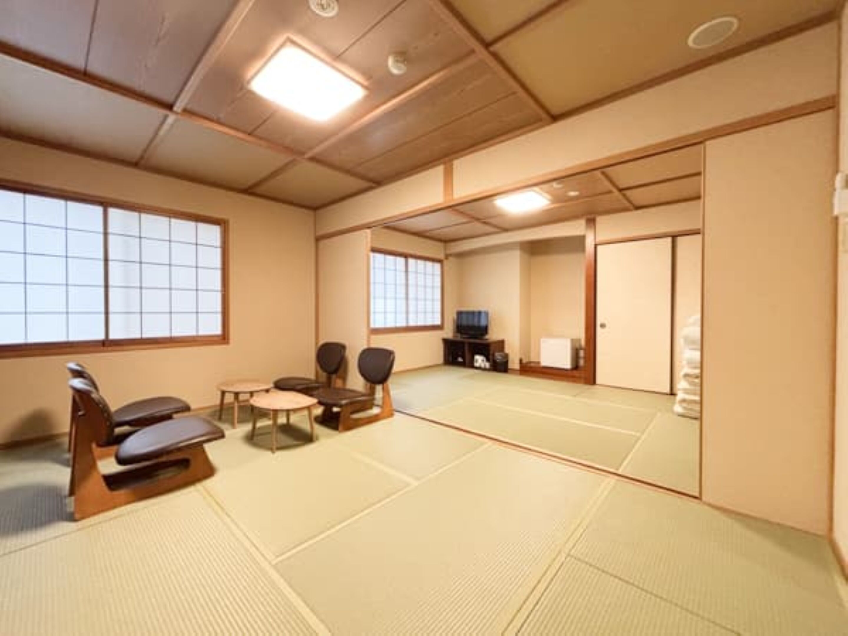 Connecting Japanese-style Room, Shared Bathroom
