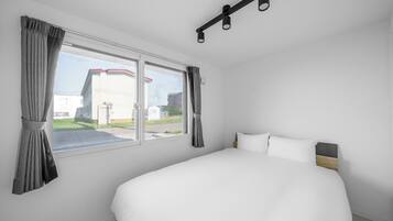 Iron/ironing board, free WiFi, bed sheets