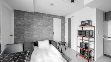 Iron/ironing board, free WiFi, bed sheets